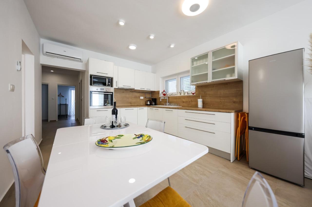Apartment Puntamika Villa De Rosa - Ground Floor 扎达尔 外观 照片