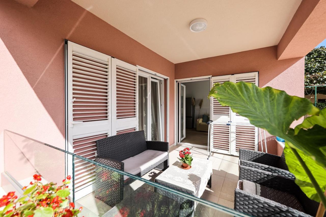 Apartment Puntamika Villa De Rosa - Ground Floor 扎达尔 外观 照片